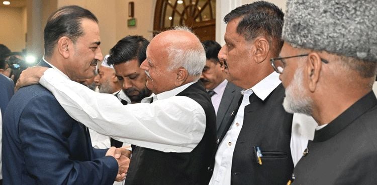 COAS meets army veterans, emphasizes importance of unity to face challenges