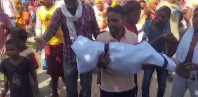 India captures one of three wolves that have killed six