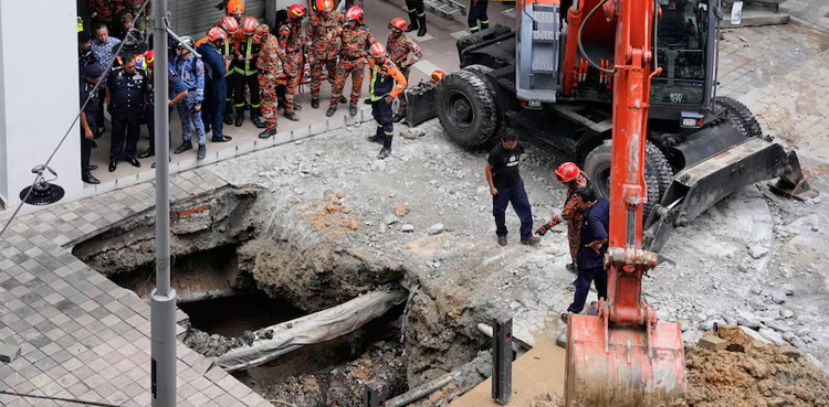 Woman swept away after falling into Sinkhole in Malaysia