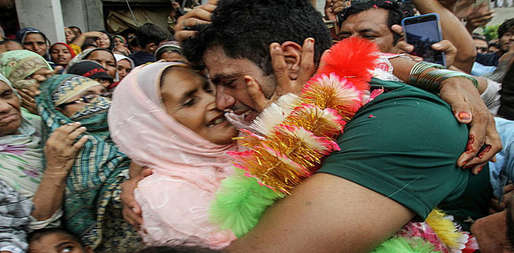 Arshad Nadeem's mother, coach to be conferred with Sitara-e-Imtiaz