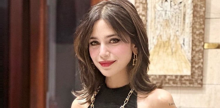 Aima Baig is leaving Pakistan permanently?