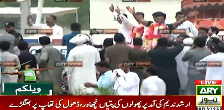 Arshad Nadeem reaches his hometown Mian Channu