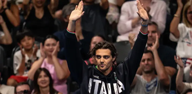 Italian Olympian spotted sleeping on park bench at Paris 2024