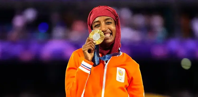 Sifan Hassan: Olympian receives gold medal in hijab during Paris 2024