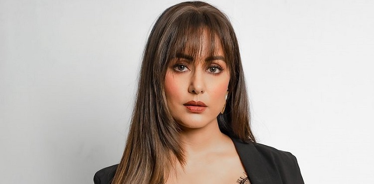 'Reunited with my lost hair...': Hina Khan sports wig made of own hair amid cancer battle