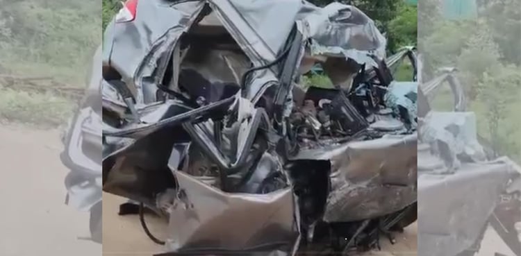 Teen dead as speeding car crashes into flyover near Hyderabad