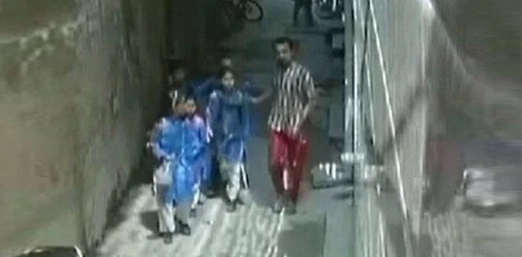 Police arrest man for harassing schoolgirls in Lahore