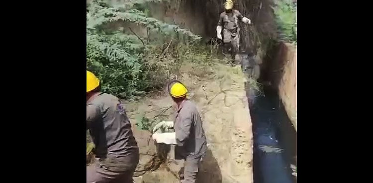 K-Electric removes 800 kundas weighing 750kg in Surjani Town and Korangi Industrial Area