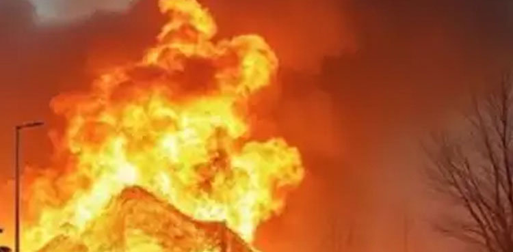 Five burned to death as oil-laden vehicles collide in Quetta