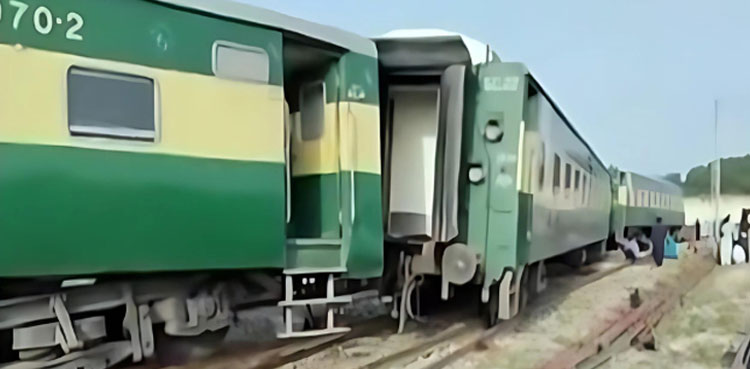 Multan-bound train derails near Matiari, causes widespread disruptions