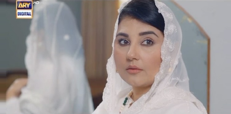 'Baby Baji Ki Bahuwain' teaser: Azra takes on the responsibility to lead the family!