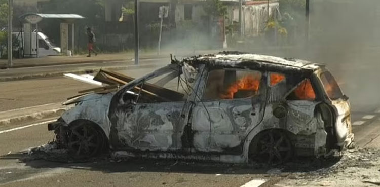 Fresh violence rocks France overseas territories