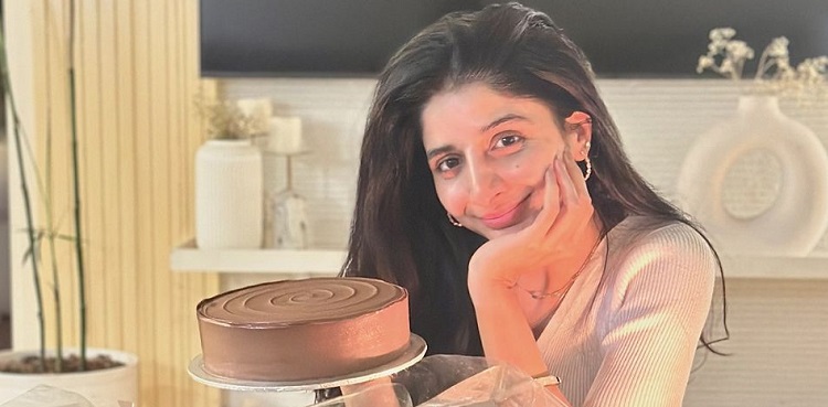 Mawra Hocane celebrates her 32nd birthday in London; pictures go viral!