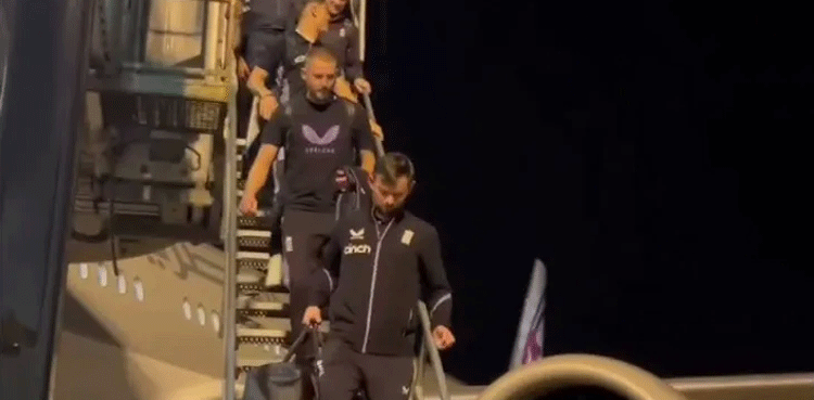 England cricket team lands in Pakistan to play Test series