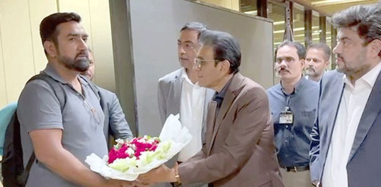 Pakistanis evacuated from Lebanon arrive in Karachi