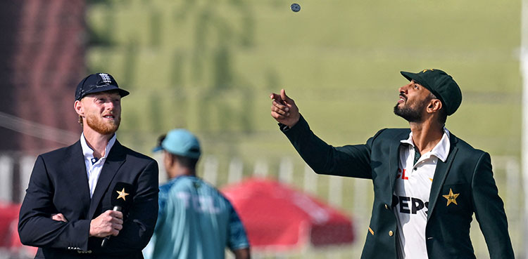 Sajid takes six as England dismissed for 267 in third Test