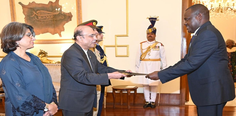 Envoys of six countries present credentials to President Zardari
