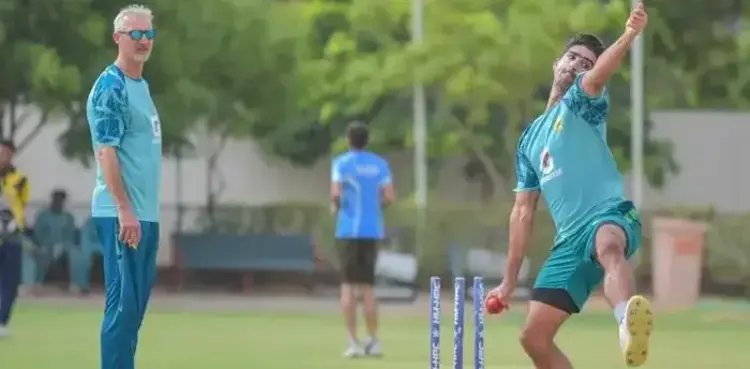 WATCH: Gillespie picks up empty bottles after net session ahead of PAK v ENG