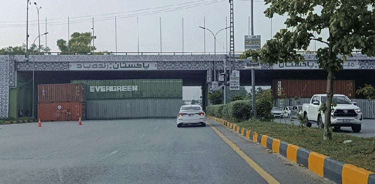 PTI protest paralyzes Islamabad, Rawalpindi; roads blocked, internet suspended