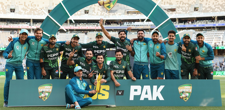 Felicitations pour in as Pakistan beat Australia at home after 22 years