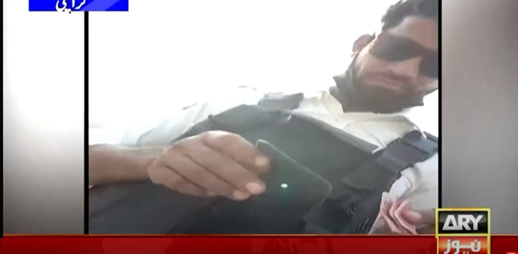 Traffic police personnel caught on camera taking bribe