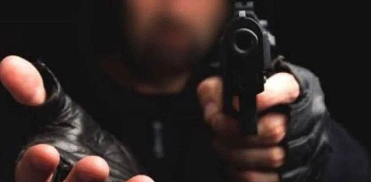 VIDEO: CCTV captures 45 seconds robbery in Karachi