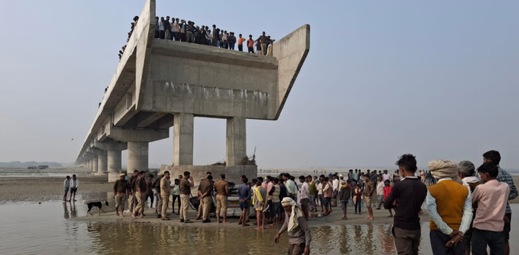 Three dead after Google Maps lead car to incomplete bridge