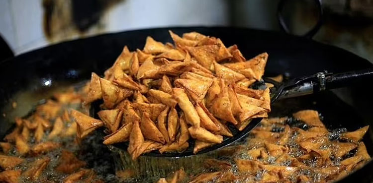 Missing samosas spark police probe in India