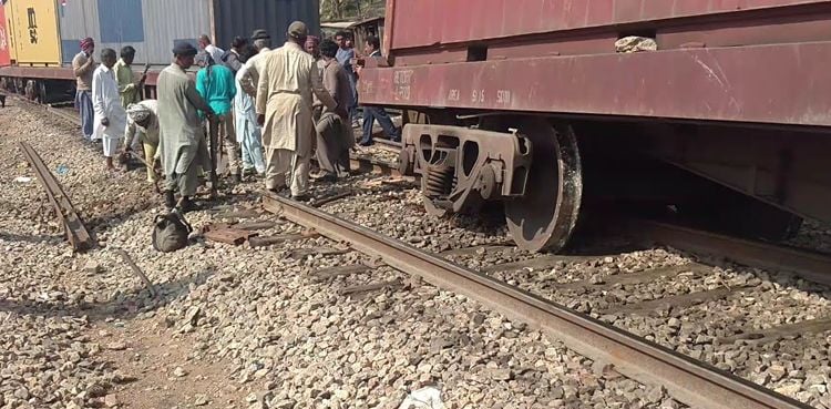 Train derails at Karachi's Drigh road railway station