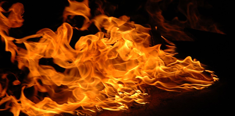 Fire engulfs Karachi’s Gulistan-e-Johar furniture market