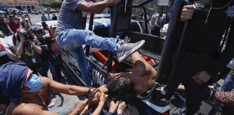 Mob lynches three men in Mexico accused of kidnapping girl