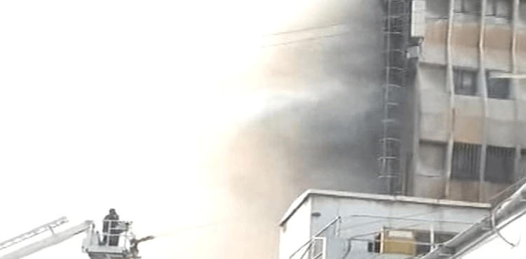 Fire breaks out at Rimpa Plaza at Karachi’s M.A. Jinnah Road