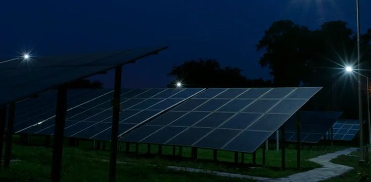 Researchers develop solar panels that generate power at night
