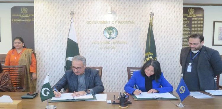 Pakistan, ADB ink $330 million social protection agreement