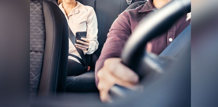 Online taxi driver's message leaves female passenger frightened