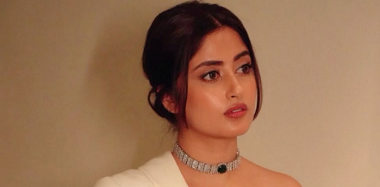Sajal Aly stuns social media with latest pictures