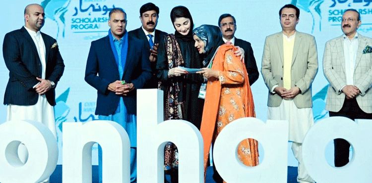 CM Maryam launches Honhaar scholarship and laptop schemes in Faisalabad