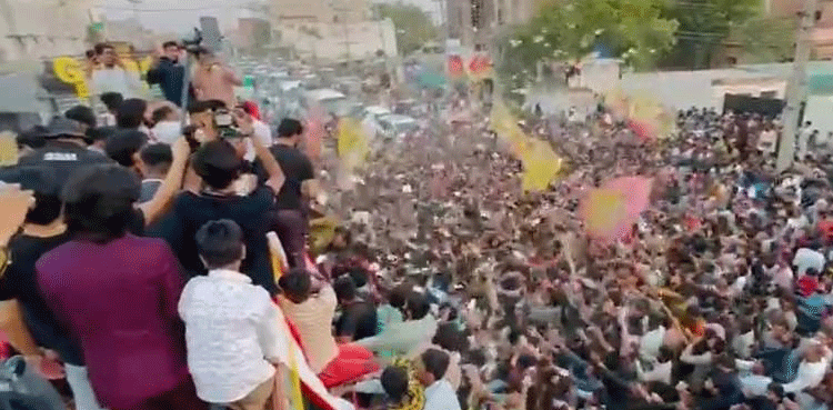 Viral video: Rs5mln showered at overseas wedding in Sialkot