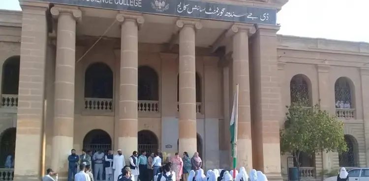 Sindh govt to install CCTV cameras in Karachi colleges