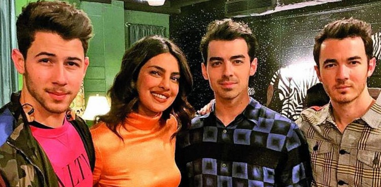 Priyanka Chopra joins hands with Jonas brothers for a film