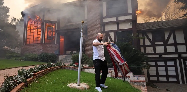 Celebrities flee, Hollywood events postponed as wildfires rage