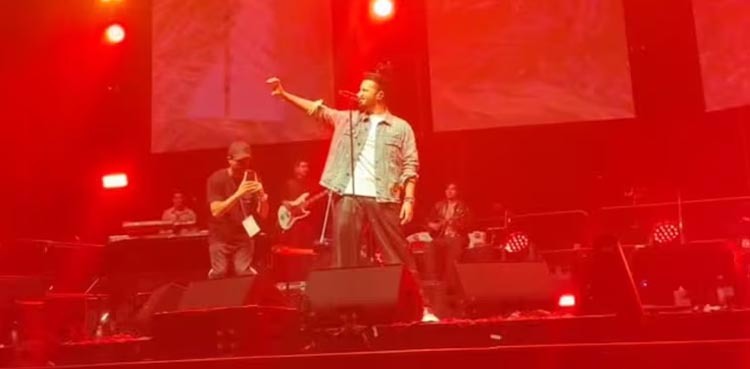 WATCH: Atif Aslam revives AR Rahman’s "Dil Se" in a powerful live performance