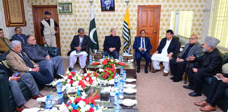 Kashmir corner stone of Pakistan’s foreign policy, PM assures Hurriyat leaders