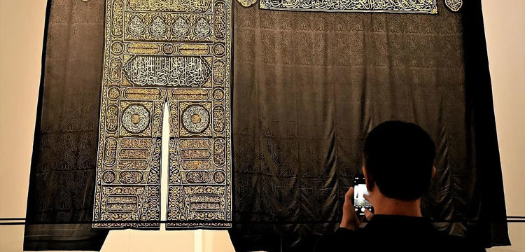 Holy Kaaba’s Kiswa displayed outside Makkah for the first time