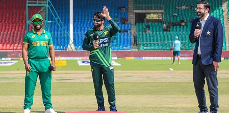 South Africa bat first against Pakistan in tri-nation series encounter