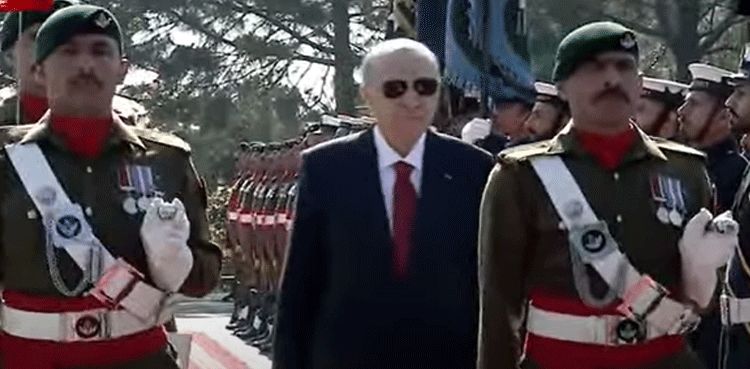 Turkish President Recep Tayyip Erdogan receives guard of honour at PM House