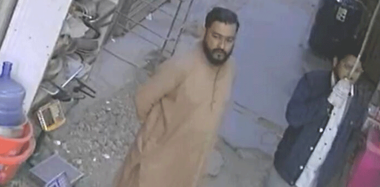 VIDEO: Rickshaw driver flees with bride's dowry in Karachi