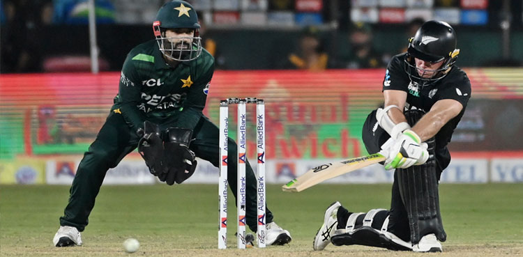 New Zealand clinch tri-nation series with win over Pakistan