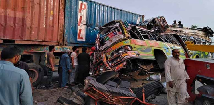 Traffic accidents claim 39 lives in Karachi this year