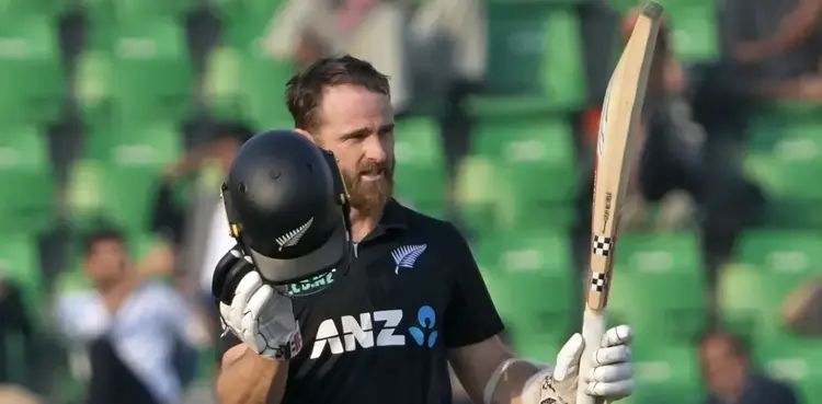 Williamson hits unbeaten ton as New Zealand book tri-series final spot